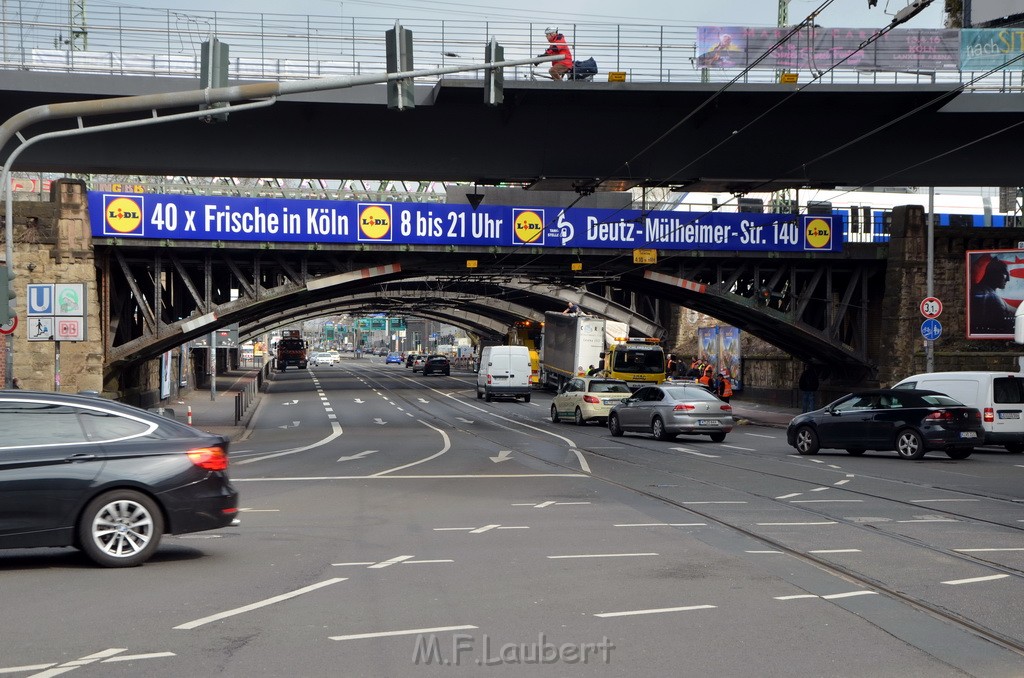 LKW Bruecke Koeln Deutz Opladenestr Deutz Muelheimerstr P195.JPG - Miklos Laubert